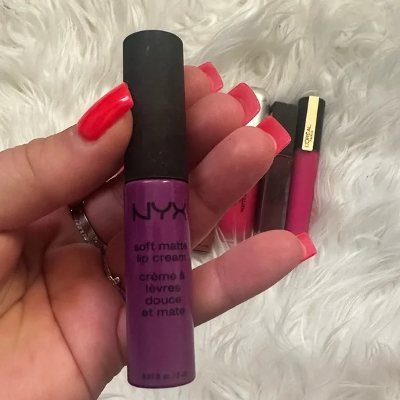 Bundle of lipstick and lip gloss set - Picture 4 of 8